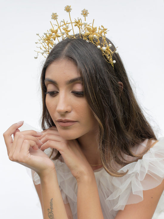 Winds of Change | 2 | Gold Headpiece